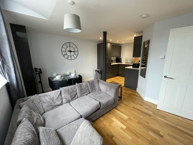 Property photo 2 of 8 Bedroom