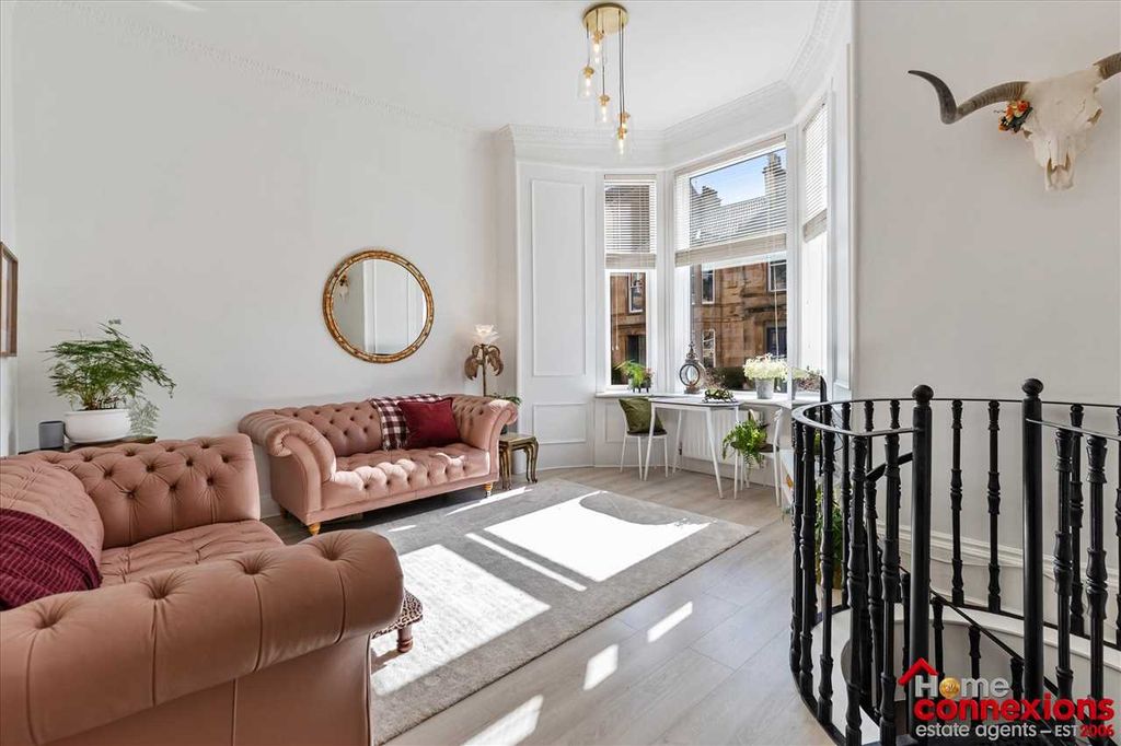 Property photo 2 of 33 Lounge Dining (1)