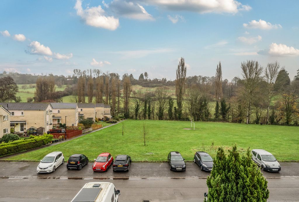Property photo 1 of 18 1389495-18-693Bf7...