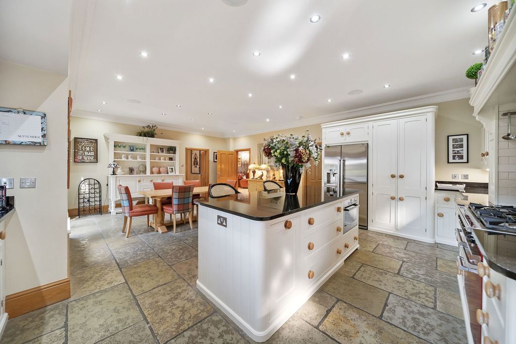 Property photo 3 of 48