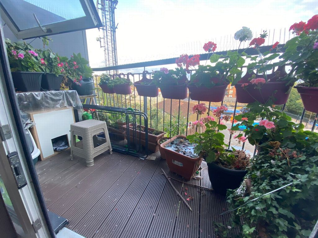 Property photo 3 of 7 South-000808-P-W-6Qe0T8A80.Jpg