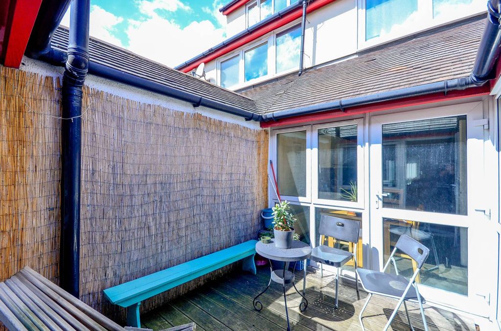 Property photo 3 of 28