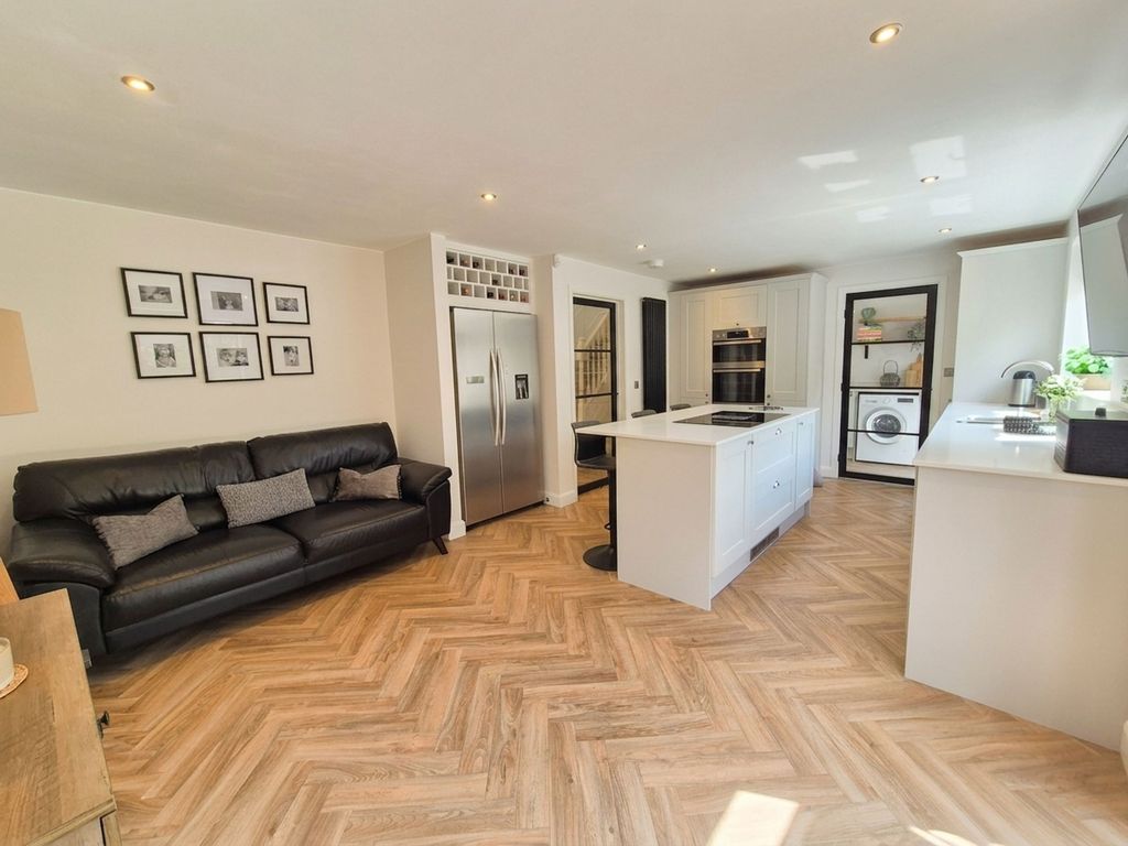 Property photo 2 of 36