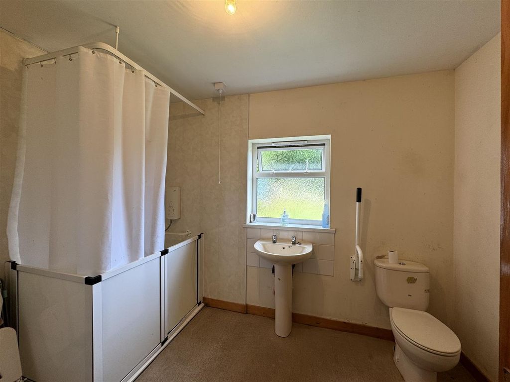 Property photo 2 of 24 Shower Room