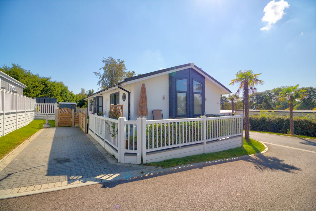 Property photo 1 of 14 External