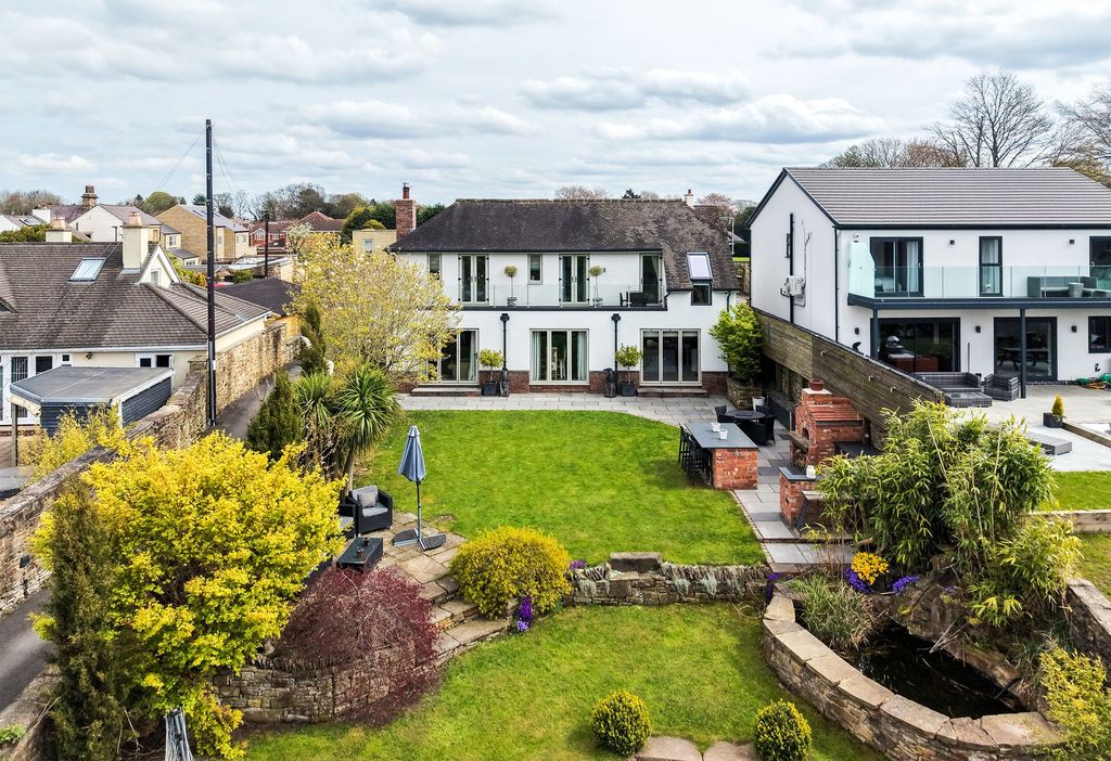 Property photo 2 of 34