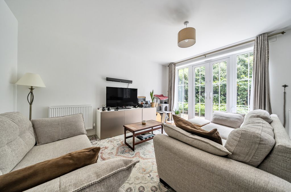 Property photo 2 of 15 1301778-8-68441c3...