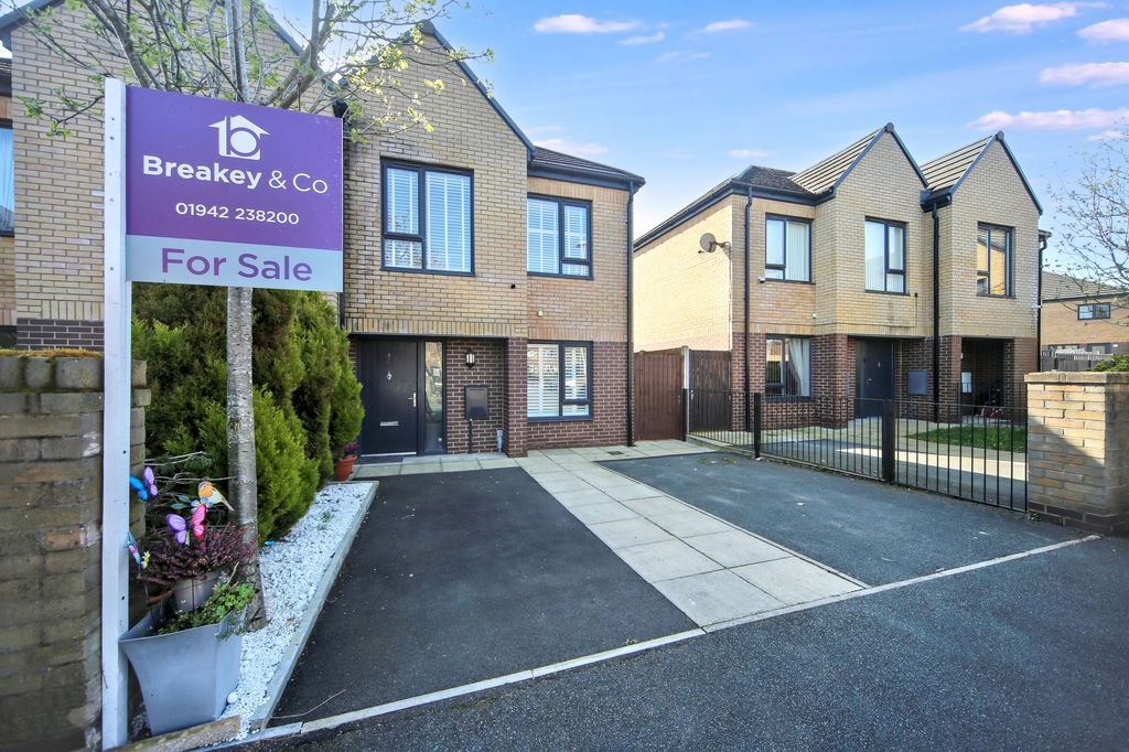 Property photo 1 of 23