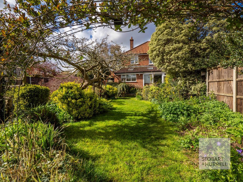 Property photo 2 of 24 Distant Rear