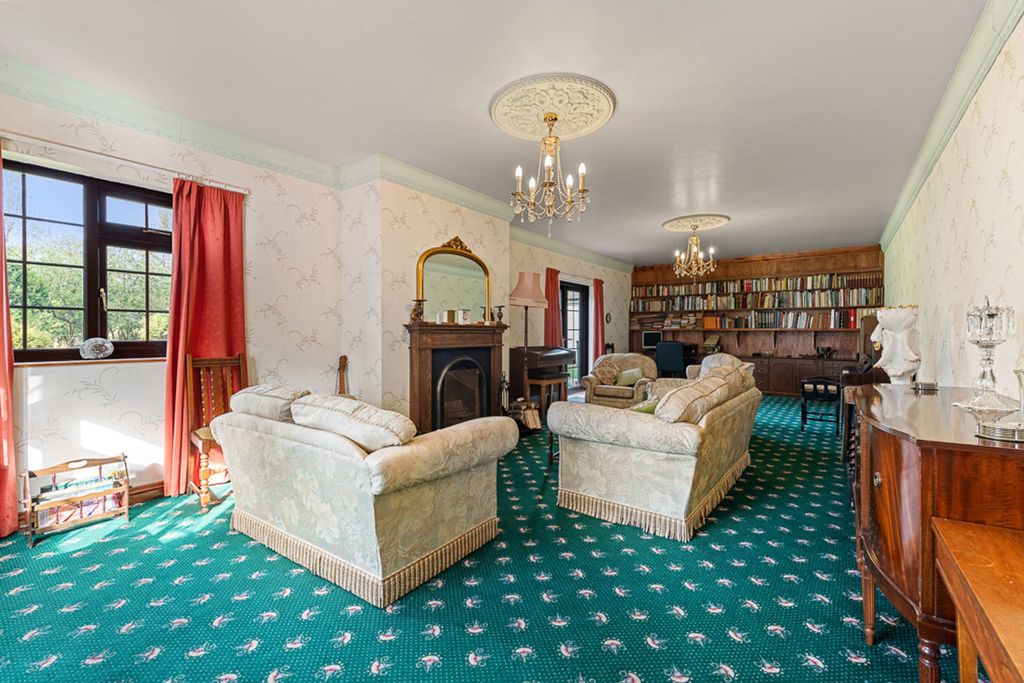 Property photo 2 of 39