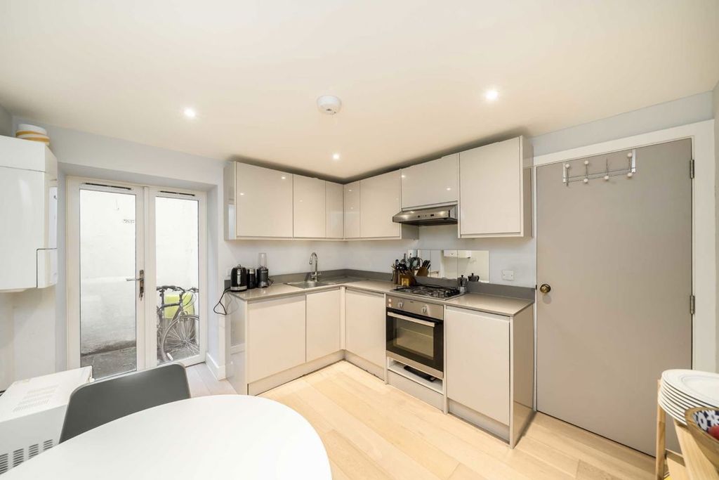 Property photo 2 of 6