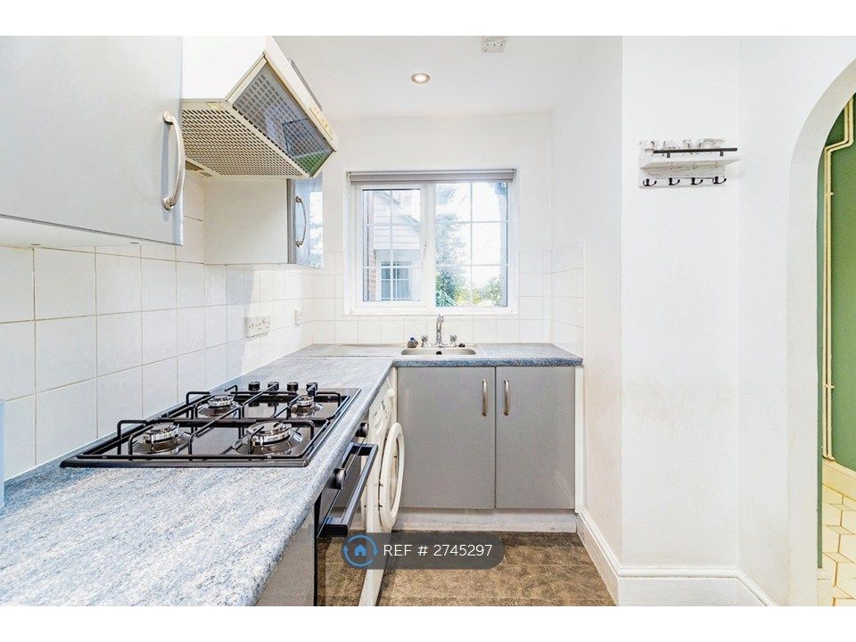 Property photo 3 of 19 Kitchen