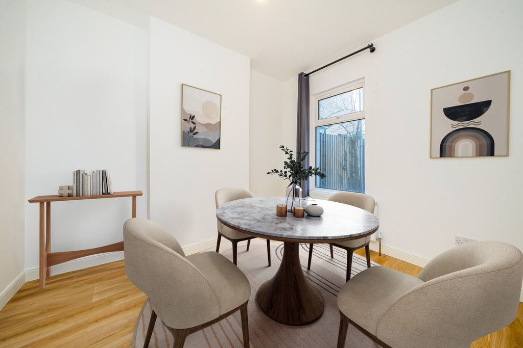 Property photo 3 of 7 Reception