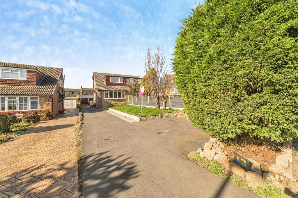 Additional image 9 of 3 bed semi-detached house for saleByron Grove, Dewsbury WF13