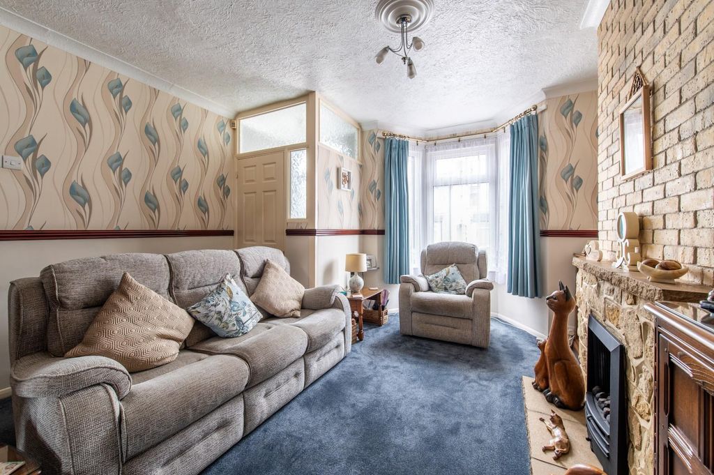 Property photo 2 of 17 Living/Dining Room