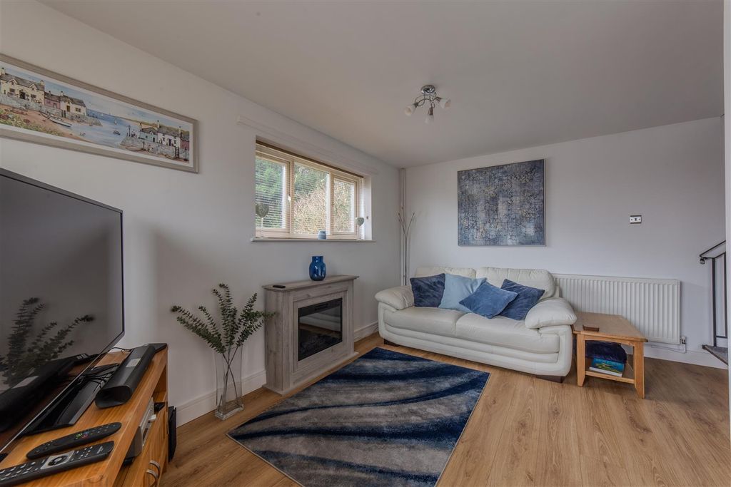 Property photo 2 of 13 56 Open Hearth Close-5.Jpg