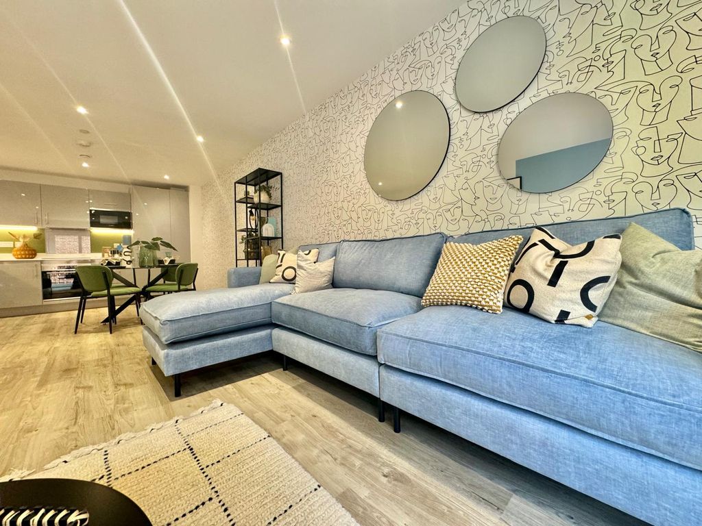 Property photo 3 of 25 Image