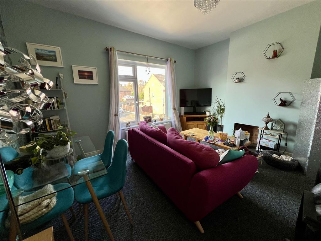 Property photo 2 of 12 Flat 2