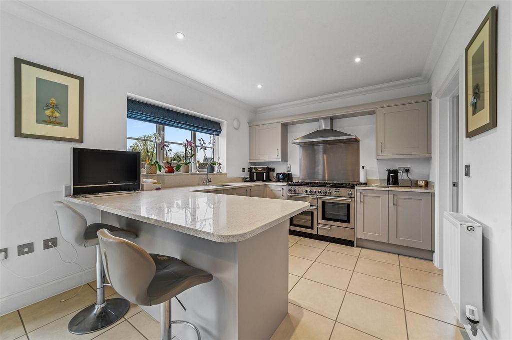 Property photo 2 of 18 Kitchen