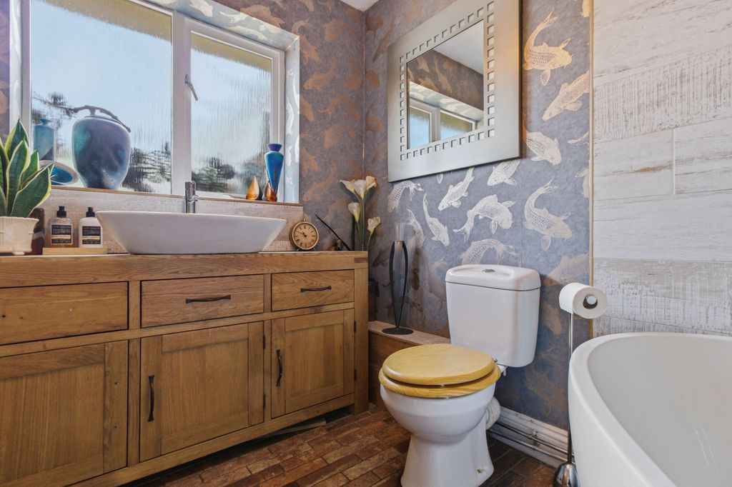 Additional image 16 of 4 bed end terrace house for sale105 High Street, Pershore, Worcestershire. WR10