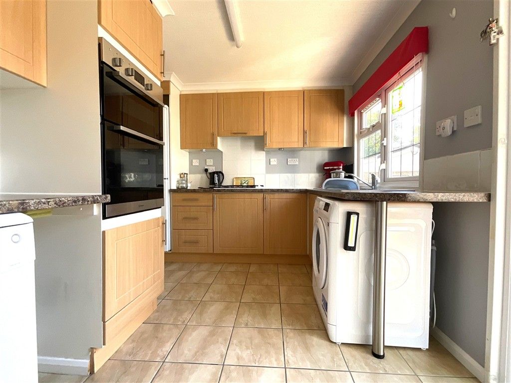 Property photo 3 of 9 Kitchen