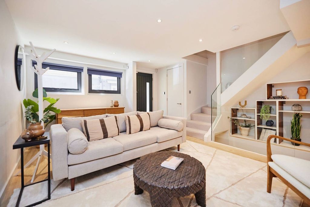 Property photo 1 of 31