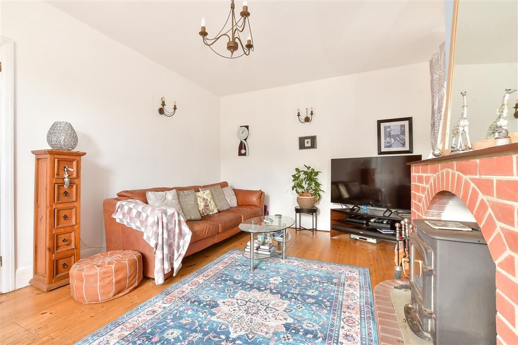 Property photo 1 of 12 Lounge