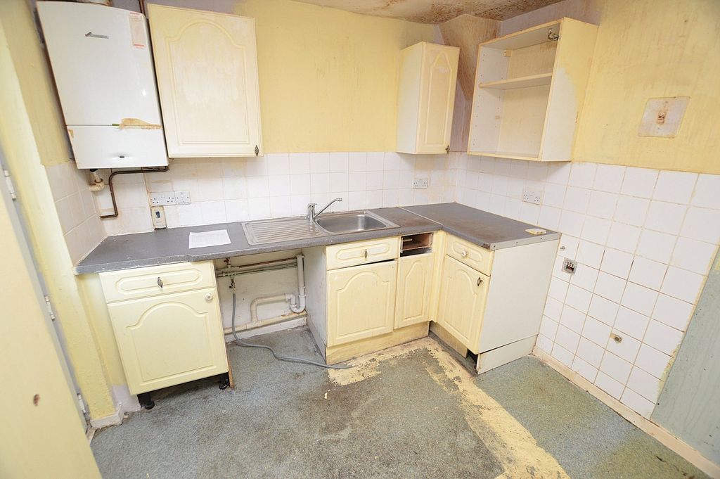 Property photo 2 of 8 Kitchen