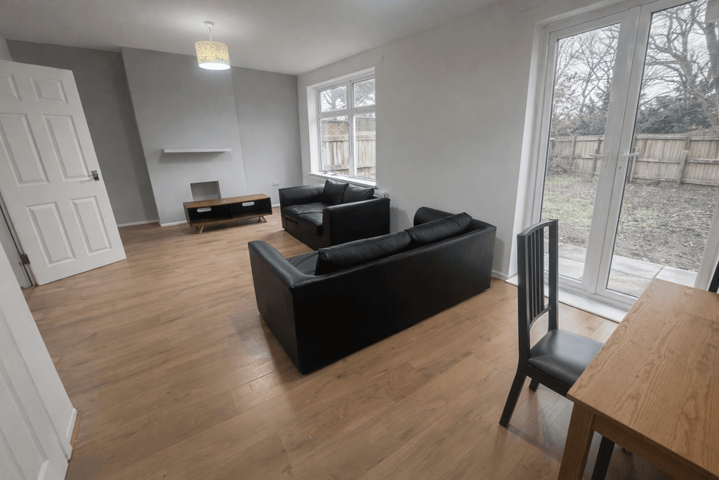 Property photo 3 of 10 Lounge