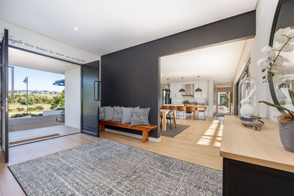 Property photo 2 of 44 Dbv1744914