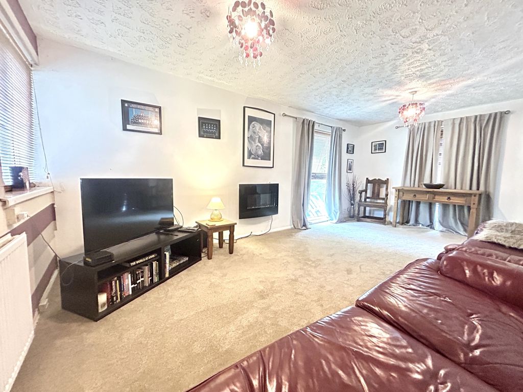 Property photo 2 of 17 Img_2319