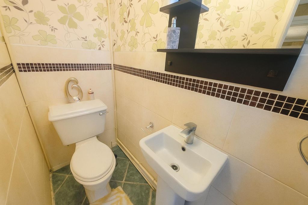 Property photo 3 of 10 WC