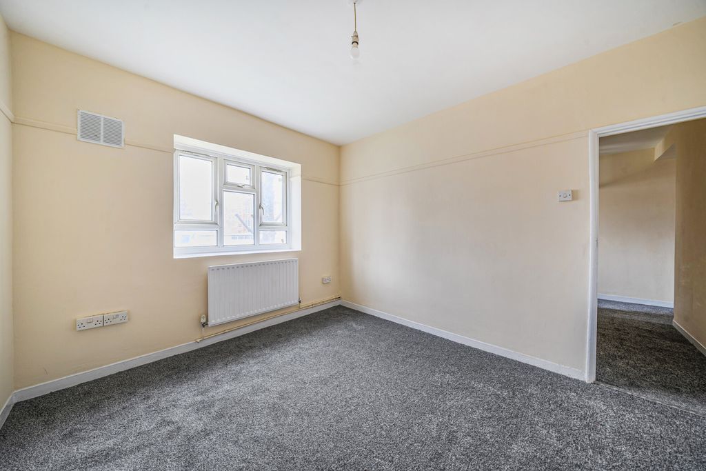 Property photo 3 of 19 Reception