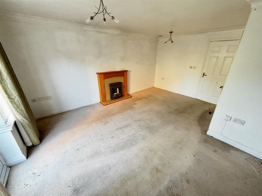 Property photo 3 of 16 Living And Dining Room