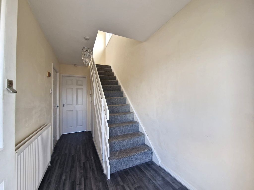 Property photo 3 of 18 Hallway