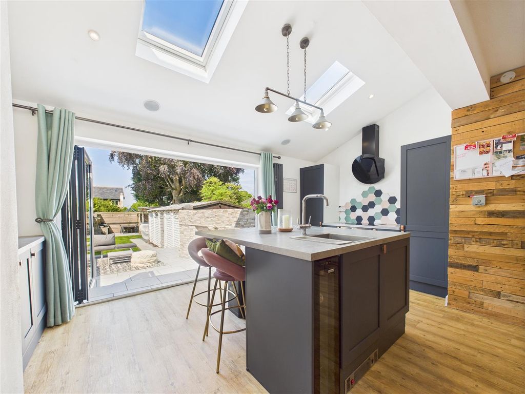 Property photo 3 of 14 Dining Kitchen