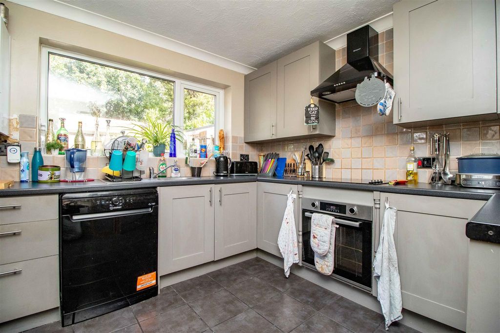 Property photo 2 of 15 Rusper-12.Jpg