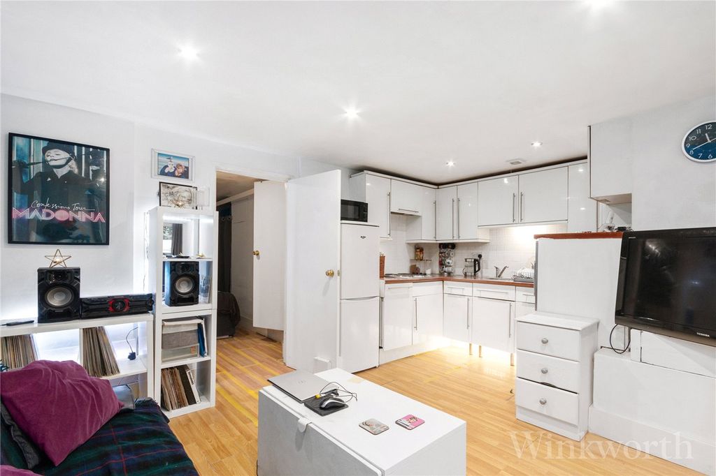 Property photo 3 of 7 Picture No. 24