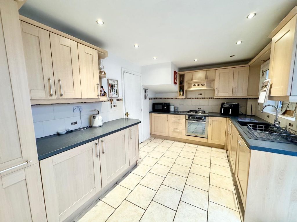 Property photo 3 of 13 Kitchen