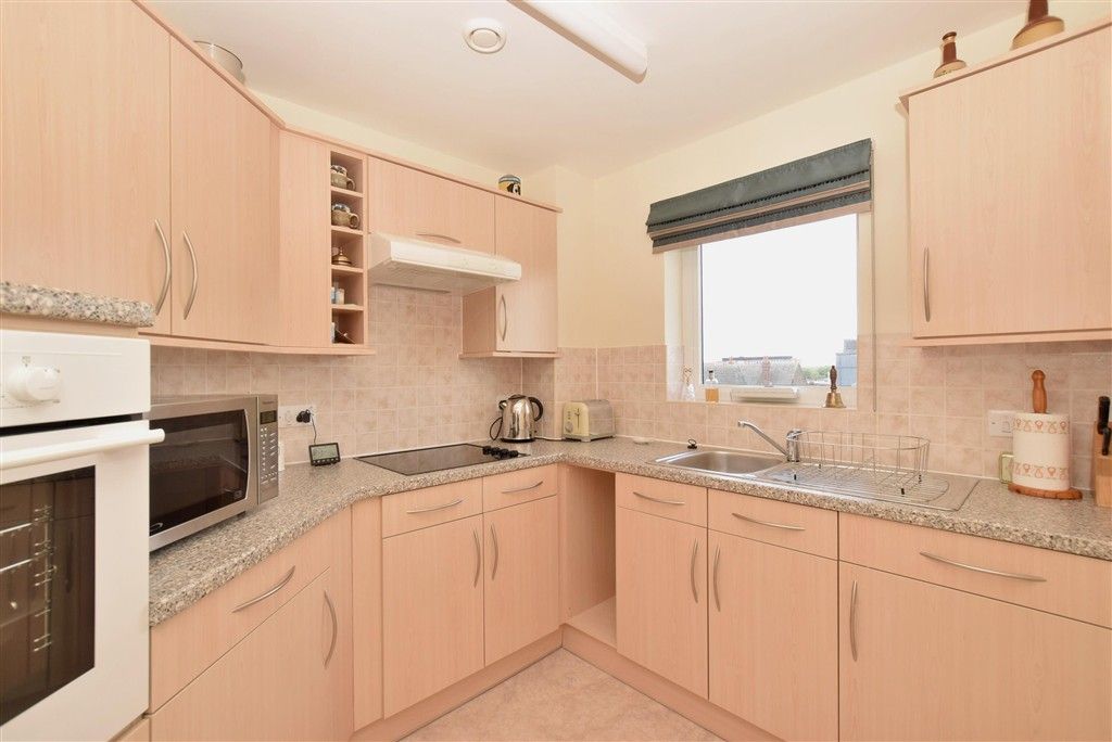 Property photo 2 of 10 Kitchen