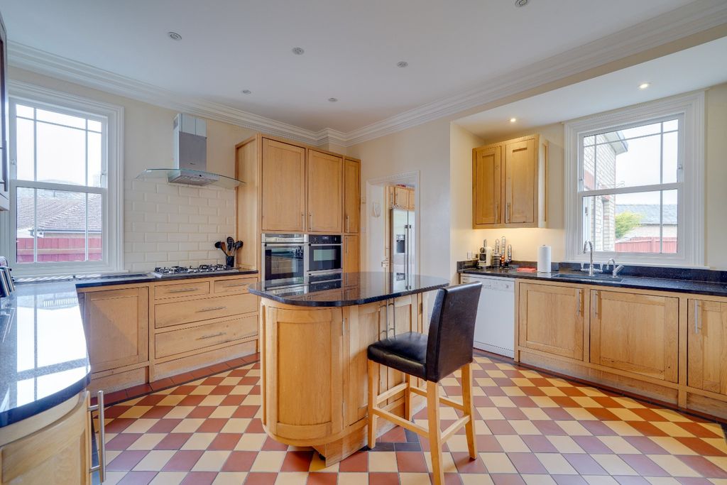Property photo 3 of 30 3232386