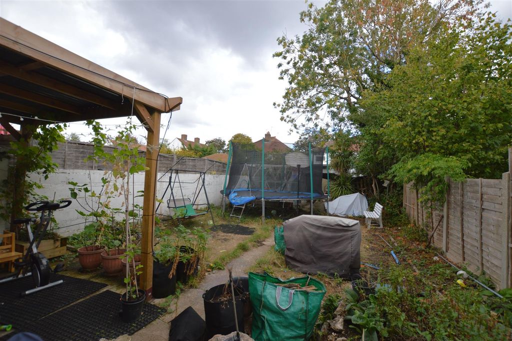 Property photo 3 of 9 38 Waverley Avenue Garden 2026.Jpg