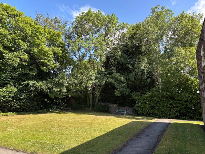 Property photo 3 of 21 Communal Gardens