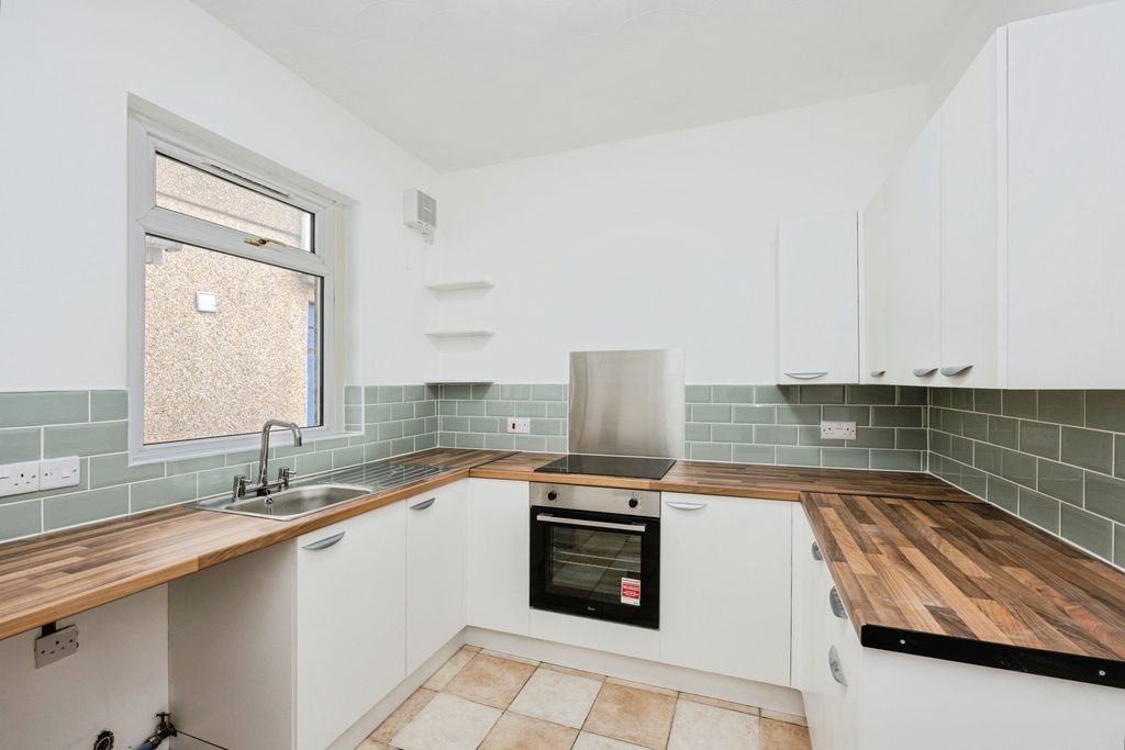 Property photo 3 of 17 Photo