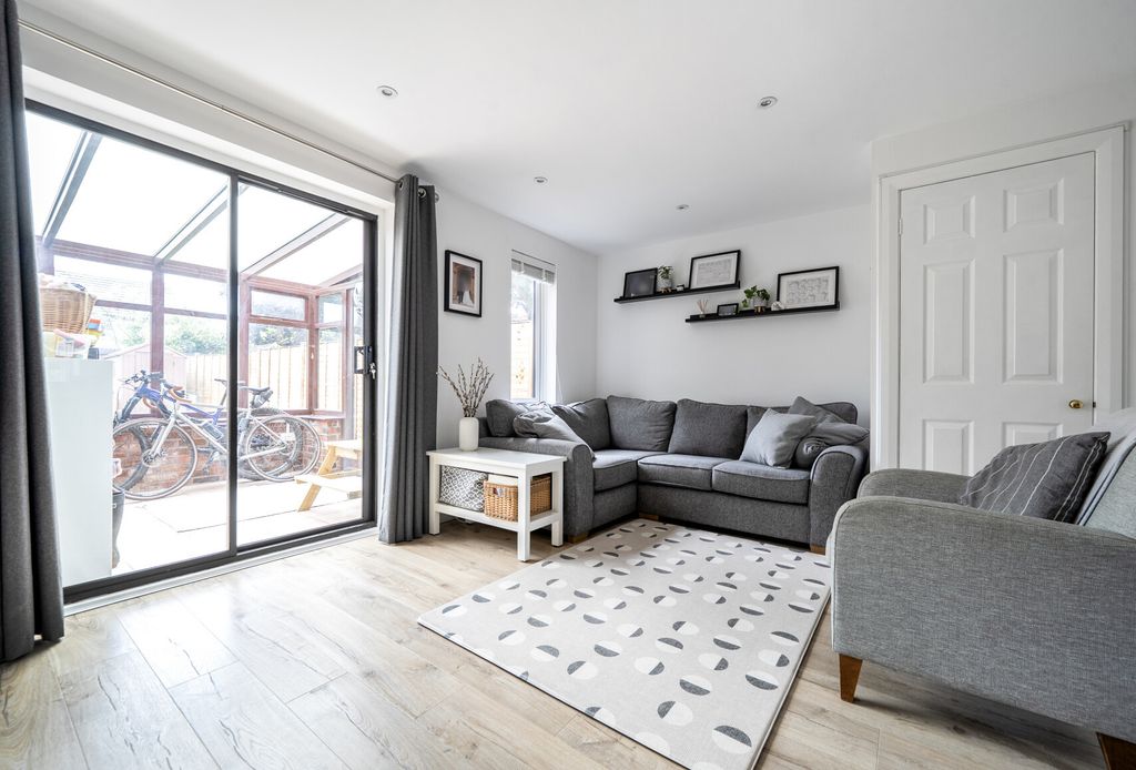 Property photo 2 of 17 1346682-10-68B717...