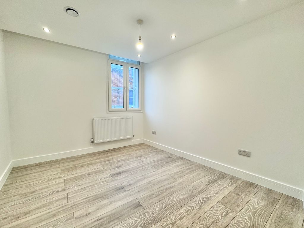 Property photo 1 of 5 Bedroom 1