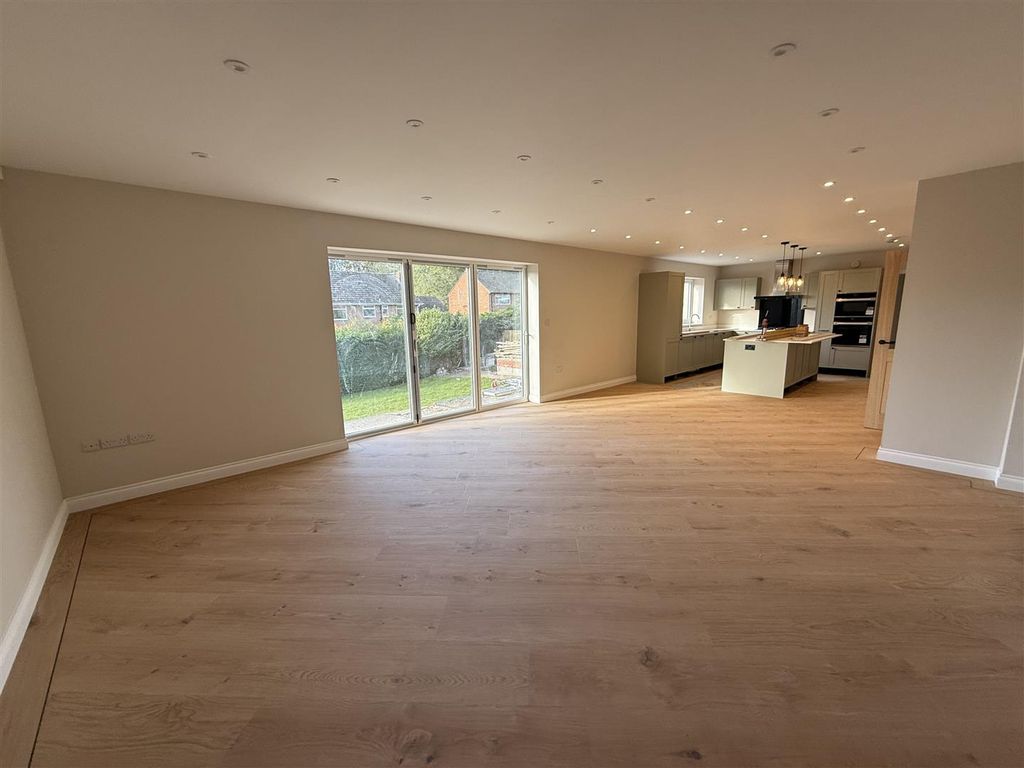 Property photo 3 of 44