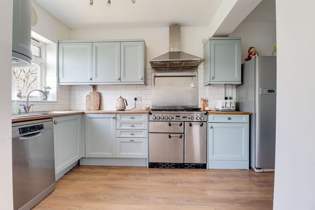Property photo 3 of 28 Kitchen