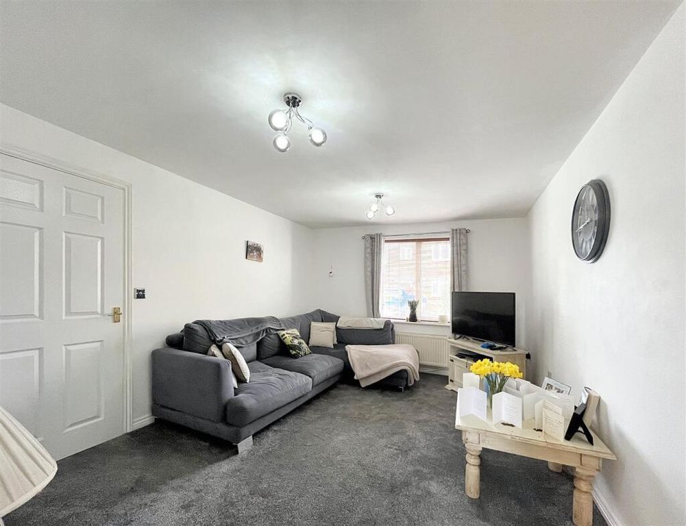 Property photo 2 of 8
