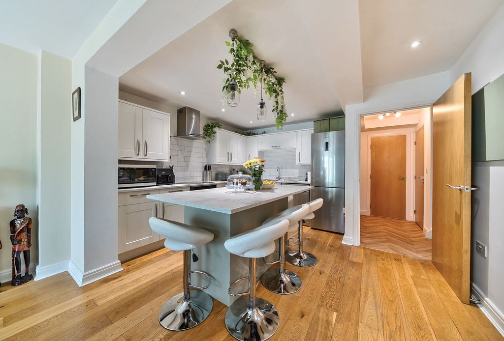 Property photo 2 of 22 1318301-6-686Bfb7...